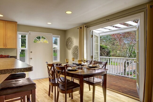 Building Photo - 3bd/1.75ba Seattle Home