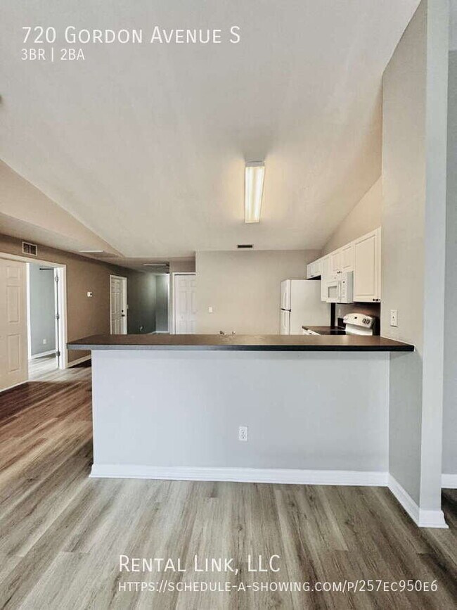 Building Photo - 720 Gordon Ave S