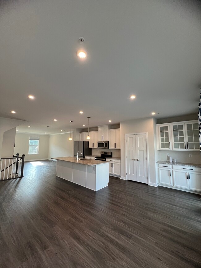 Building Photo - 272 Sugar Maple Square