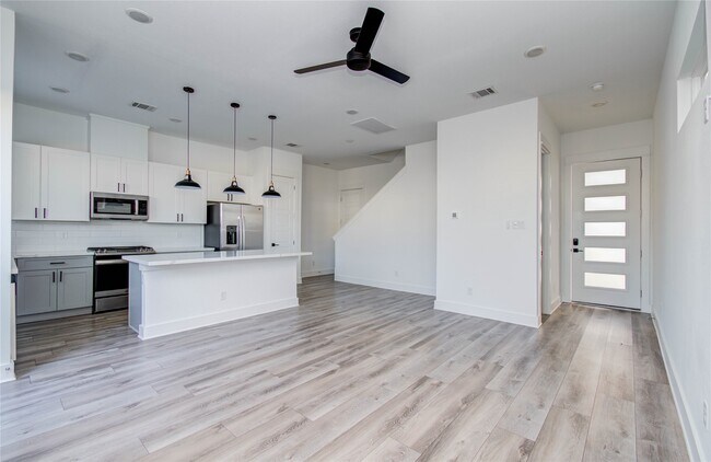 Building Photo - 2054 Johanna Crk Dr