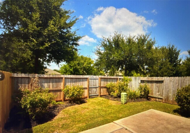 Building Photo - 8911 Silent Willow Ln