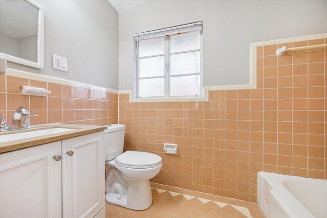 Building Photo - 2712 W Holcombe Blvd