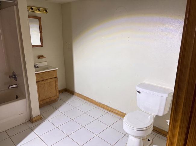 Building Photo - Renovated 4-Bedroom Home with Large Yard – Available for Lease at $1,660/Month