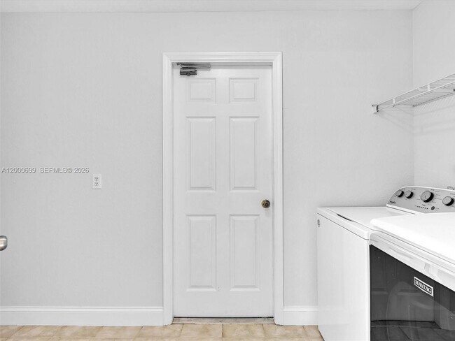 Building Photo - 2022 NW 9th Terrace