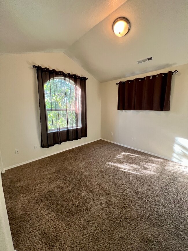 Building Photo - 411 Berrydale Ave