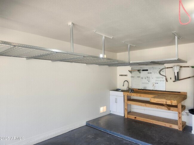 Building Photo - 15846 S 17th Ln