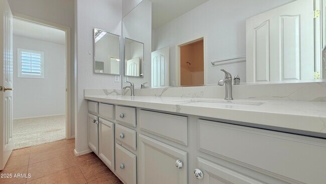 Building Photo - 3316 E Kingbird Pl