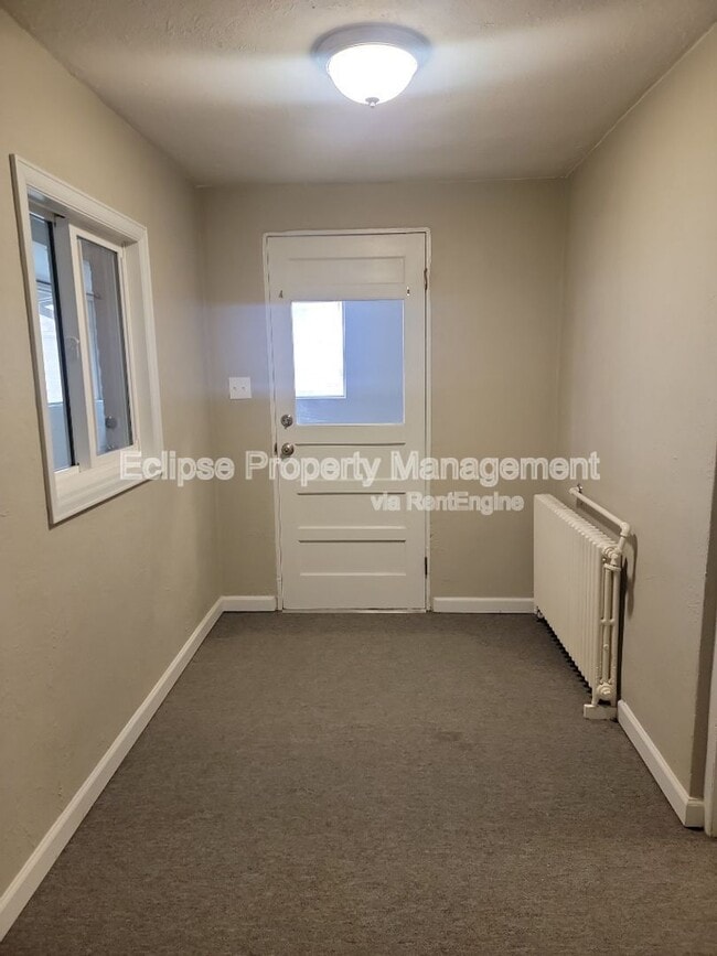 Building Photo - 805 3rd St