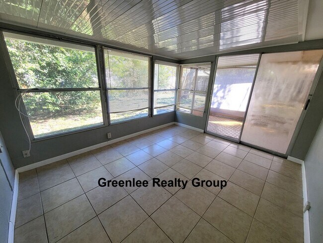 Building Photo - 4542-Grand