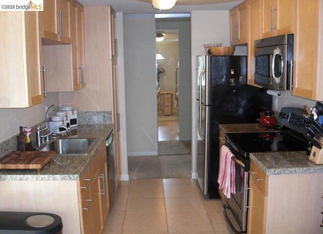 Building Photo - 361 Masters Ct