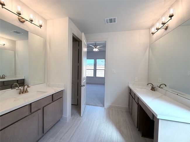 Building Photo - 31174 Riley Hts Dr