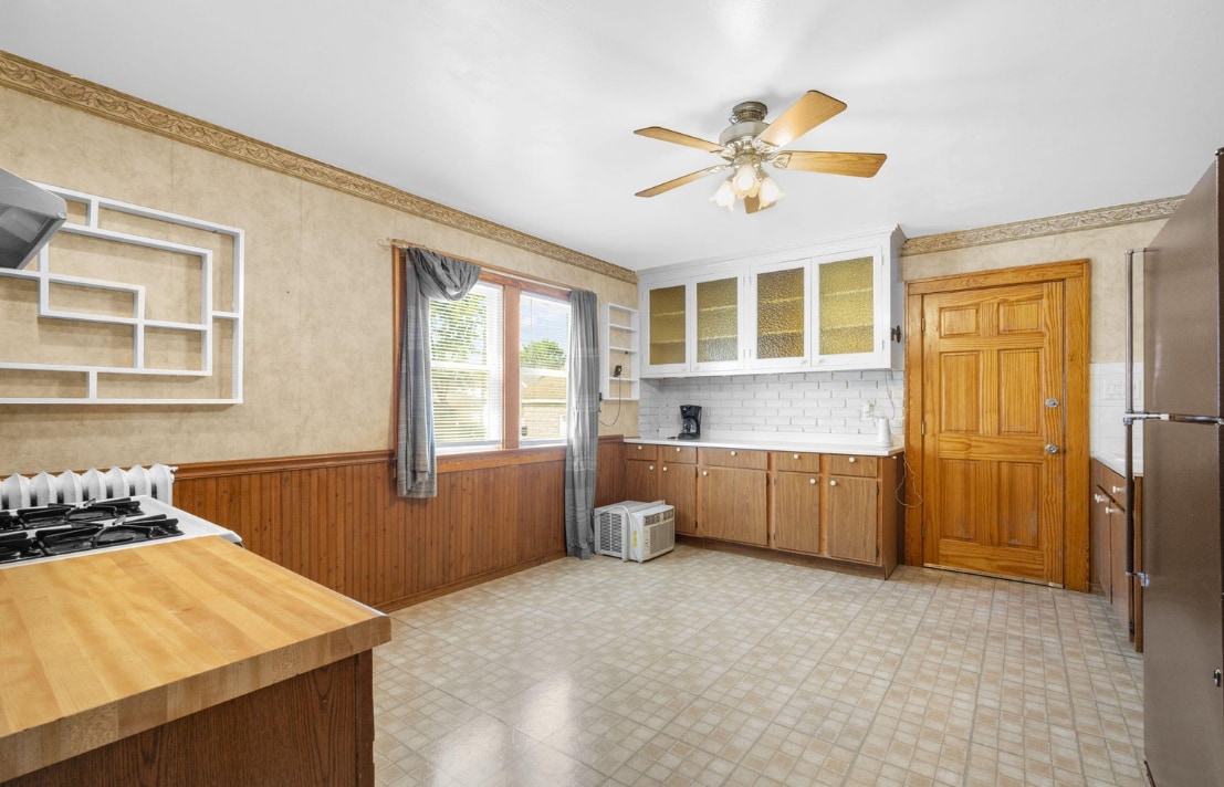 Building Photo - 1745 S 68th St