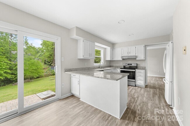 Building Photo - 616 Silversmith Ln