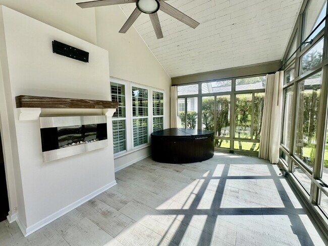 Building Photo - Spacious Updated Home in Sun City!