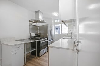 Building Photo - 951 N Curson Ave