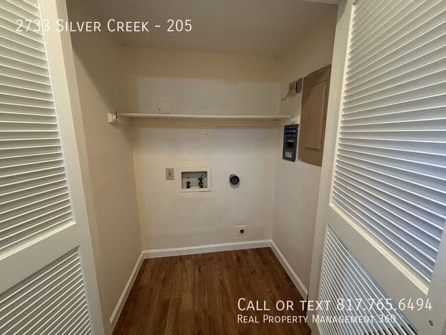 Building Photo - 2733 Silver Creek Dr