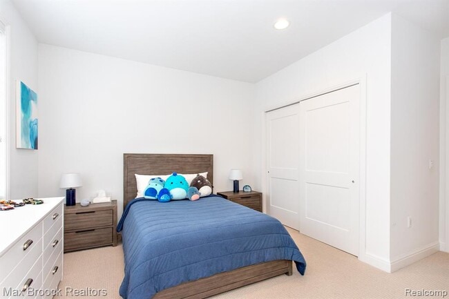 Building Photo - 25925 York Rd