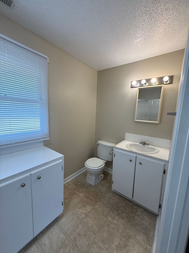 Building Photo - Three Bedroom two Bath home located in South West Area