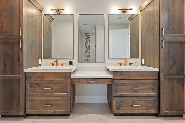Building Photo - Elegant Residence on an Arce Lot