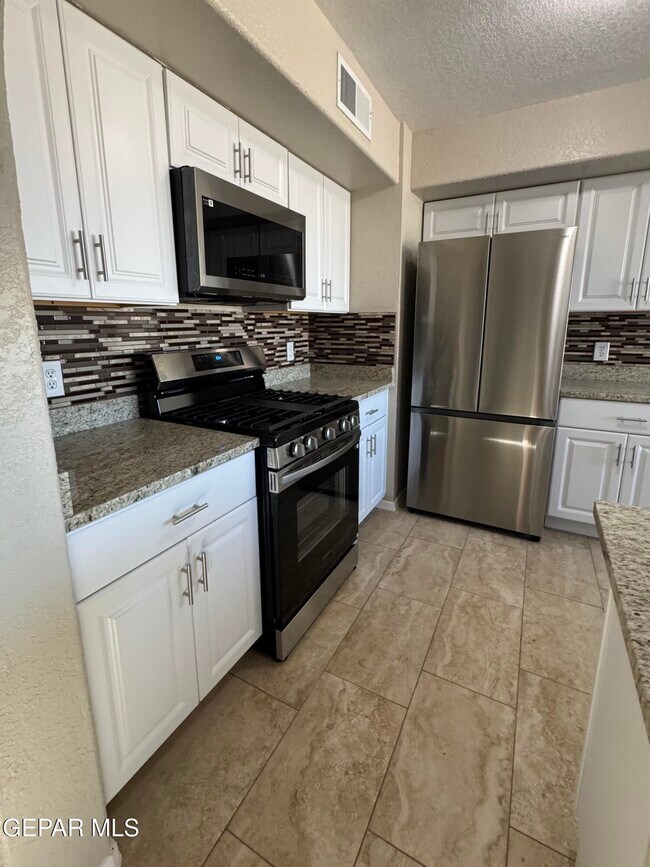 Building Photo - 1801 Garden Gate Way