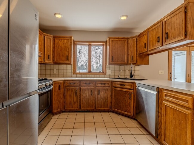 Building Photo - 2630 Glencairin Dr NW