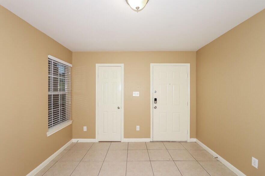 Building Photo - 4918 N Cancun Dr