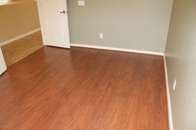 Building Photo - 9059 W Red Fox Rd