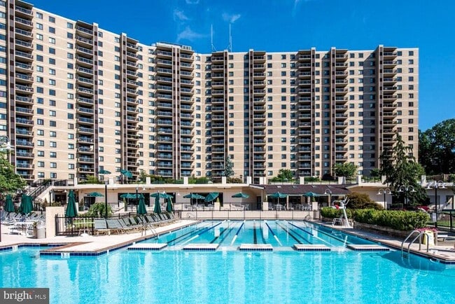 Building Photo - 203 Yoakum Pkwy