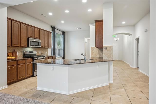 Building Photo - 5024 Birchwood Dr