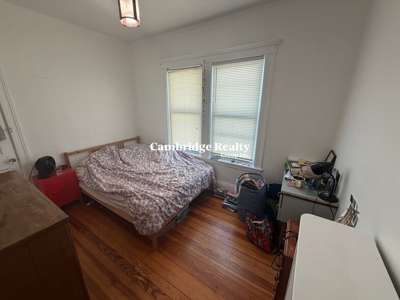 Building Photo - 100 W Adams St