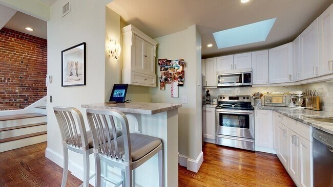 Primary Photo - 23 Worcester Sq