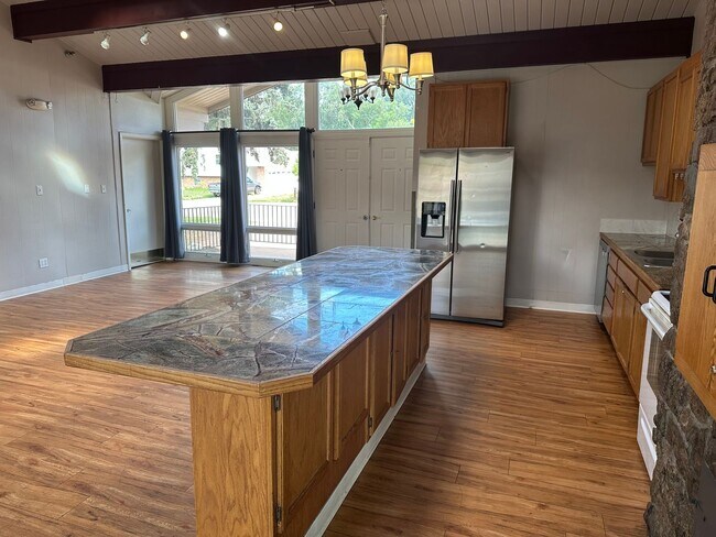 Building Photo - 5 bedroom Ranch home in North Colorado Spr...