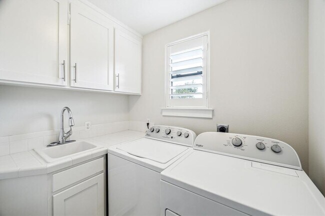 Building Photo - 1809 Woodhead St