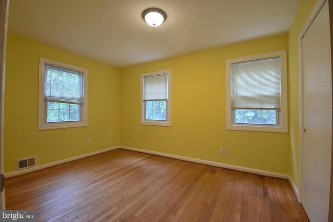 Building Photo - 7804 Ridgewood Dr