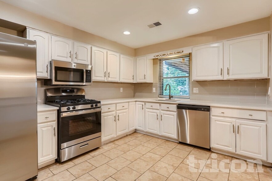 Building Photo - 2965 S Eaton St