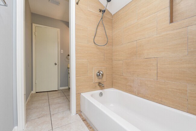 Building Photo - 4811 Shatner Dr