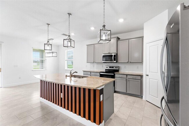 Building Photo - 33034 Sand Creek Dr
