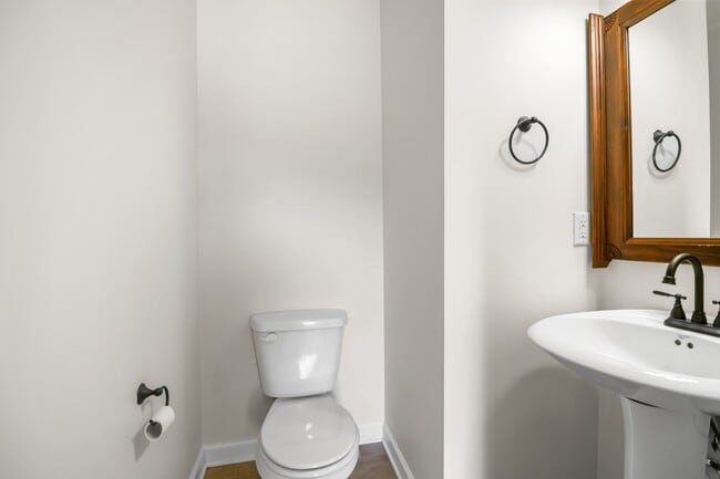 Building Photo - 1061 Fuji Ln