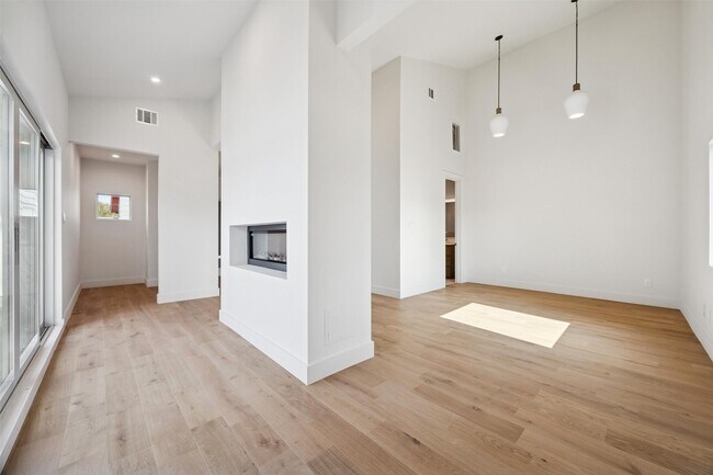 Building Photo - 3514 Mt Vernon St