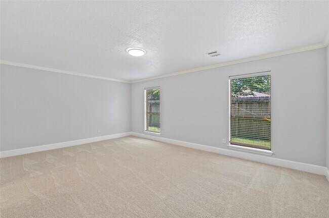 Building Photo - 911 Montview Dr