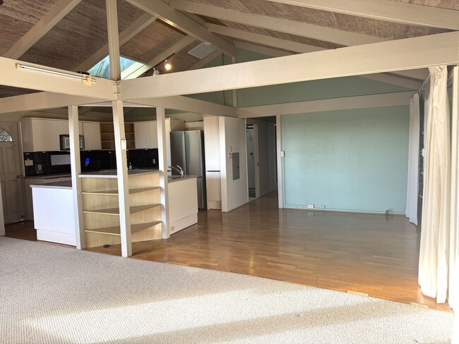 Building Photo - Peaceful Manoa - Well maintained 3 bedroom...