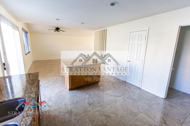 Building Photo - 1576 E Jasper Ct