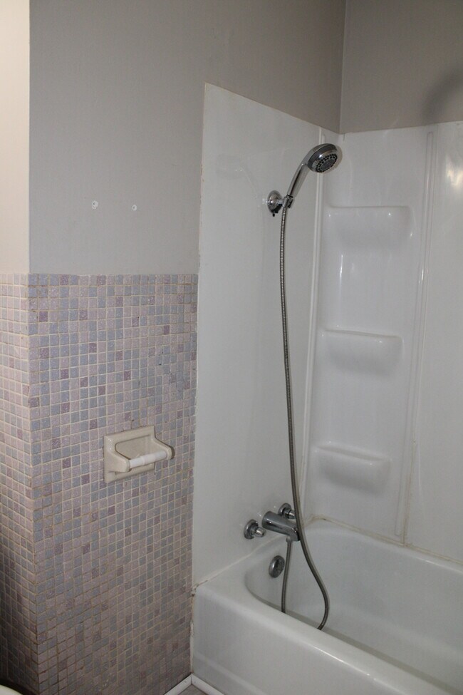 Building Photo - Single Family