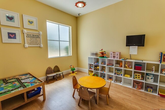 Building Photo - 12091 SW Bennington Cir