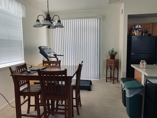 Building Photo - 2 Bedroom, 2 Bath Condo with an attached g...