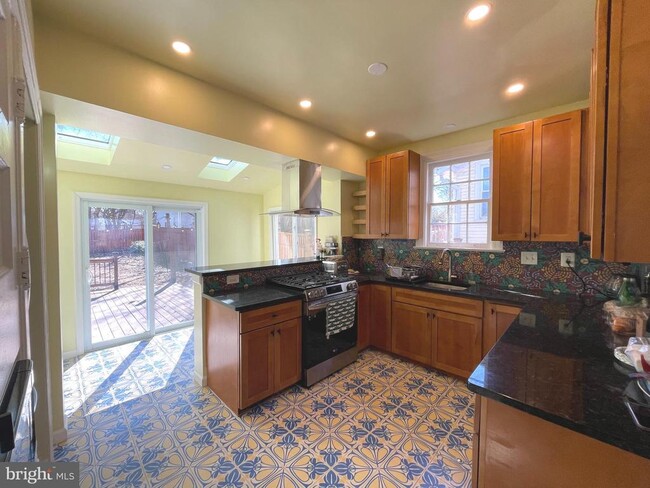 Building Photo - 3211 Varnum St