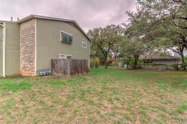 Building Photo - 400 Hedgewood Dr
