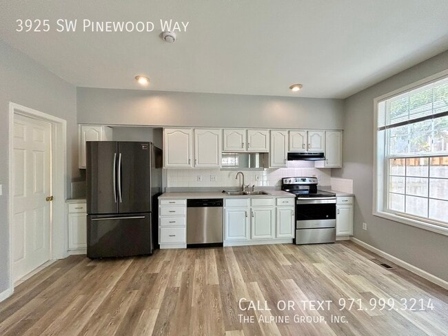 Building Photo - 3925 SW Pinewood Way