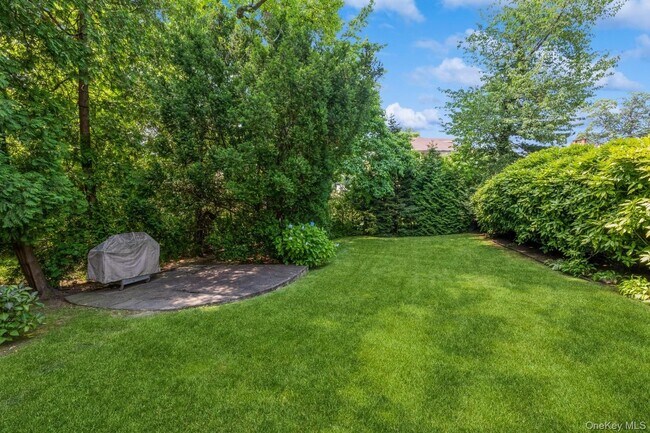 Building Photo - 196-15 Como Ave