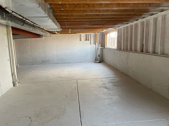 Building Photo - Renovated Home with A/C!